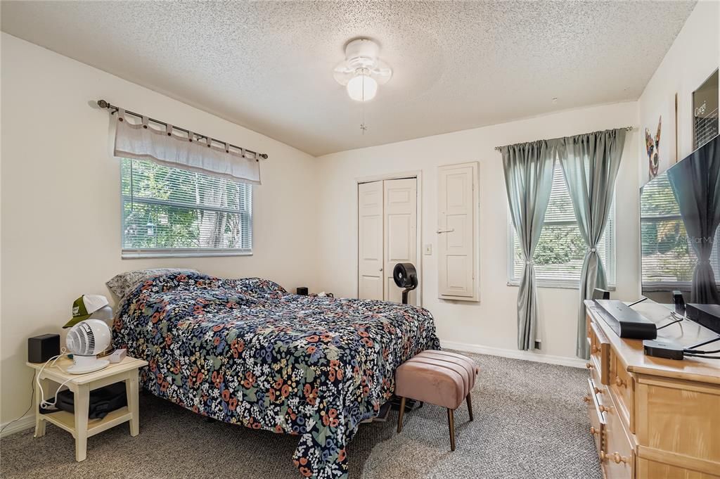 待售: $230,000 (3 贝兹, 2 浴室, 1623 平方英尺)