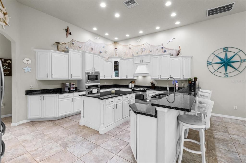 For Sale: $729,000 (3 beds, 3 baths, 3320 Square Feet)