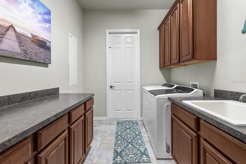 For Sale: $729,000 (3 beds, 3 baths, 3320 Square Feet)