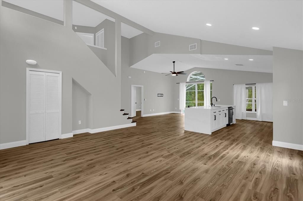 В аренду: $3,200 (4 спален, 2 ванн, 2084 Квадратных фут)