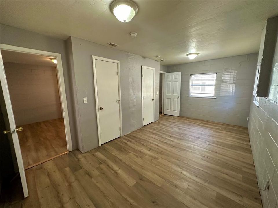 出租: $1,400 (3 贝兹, 1 浴室, 1042 平方英尺)