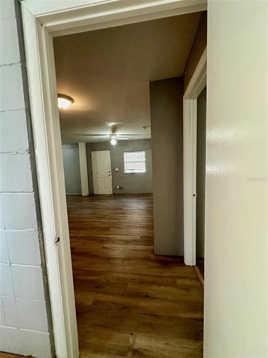 出租: $1,400 (3 贝兹, 1 浴室, 1042 平方英尺)