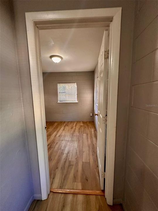 出租: $1,400 (3 贝兹, 1 浴室, 1042 平方英尺)