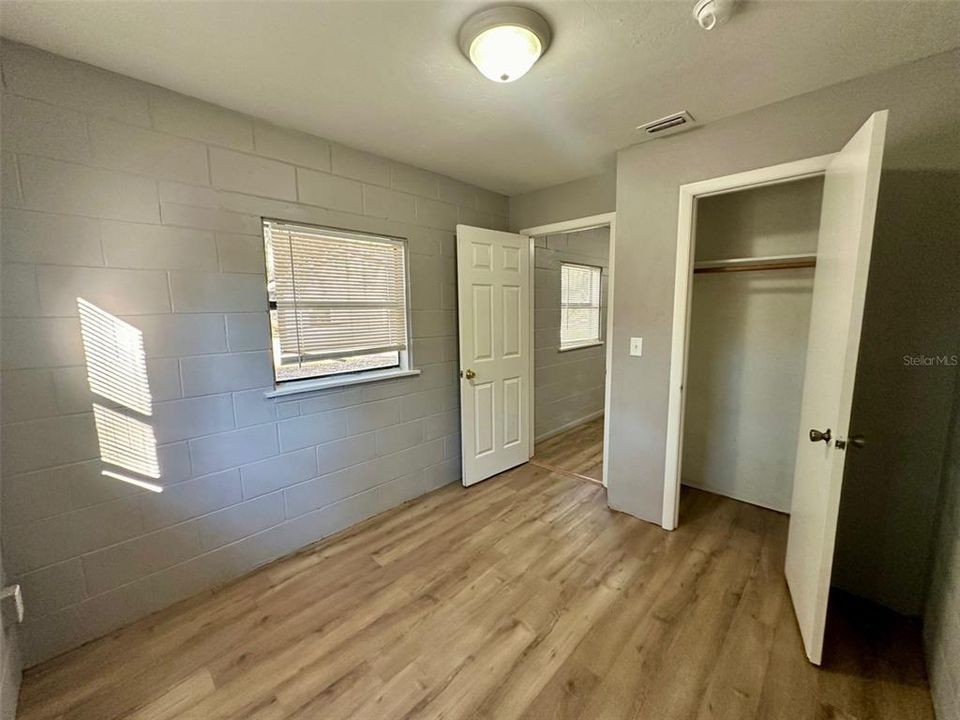 出租: $1,400 (3 贝兹, 1 浴室, 1042 平方英尺)