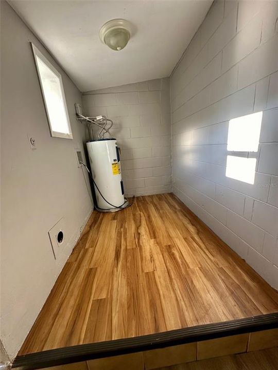 出租: $1,400 (3 贝兹, 1 浴室, 1042 平方英尺)