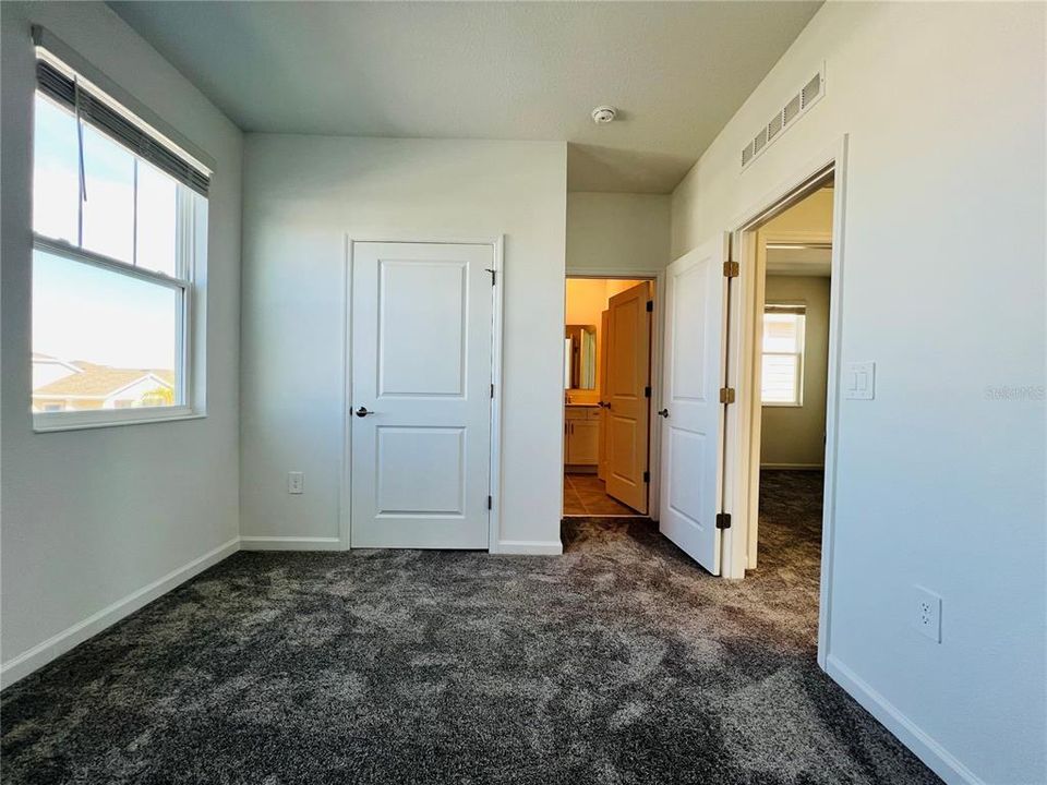 出租: $2,250 (3 贝兹, 2 浴室, 1796 平方英尺)