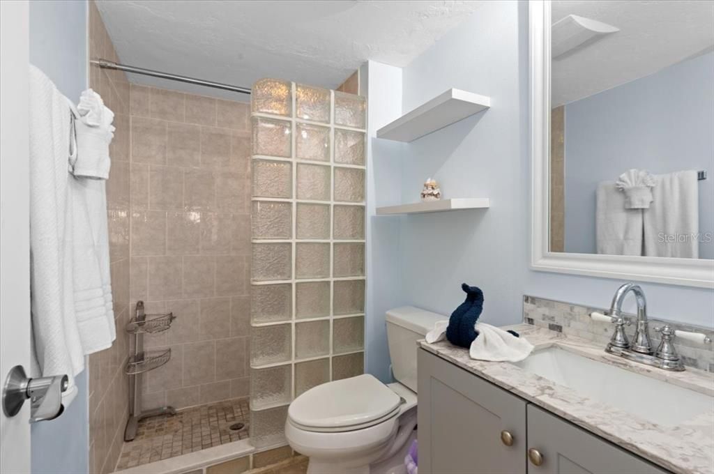 待售: $459,000 (2 贝兹, 2 浴室, 900 平方英尺)