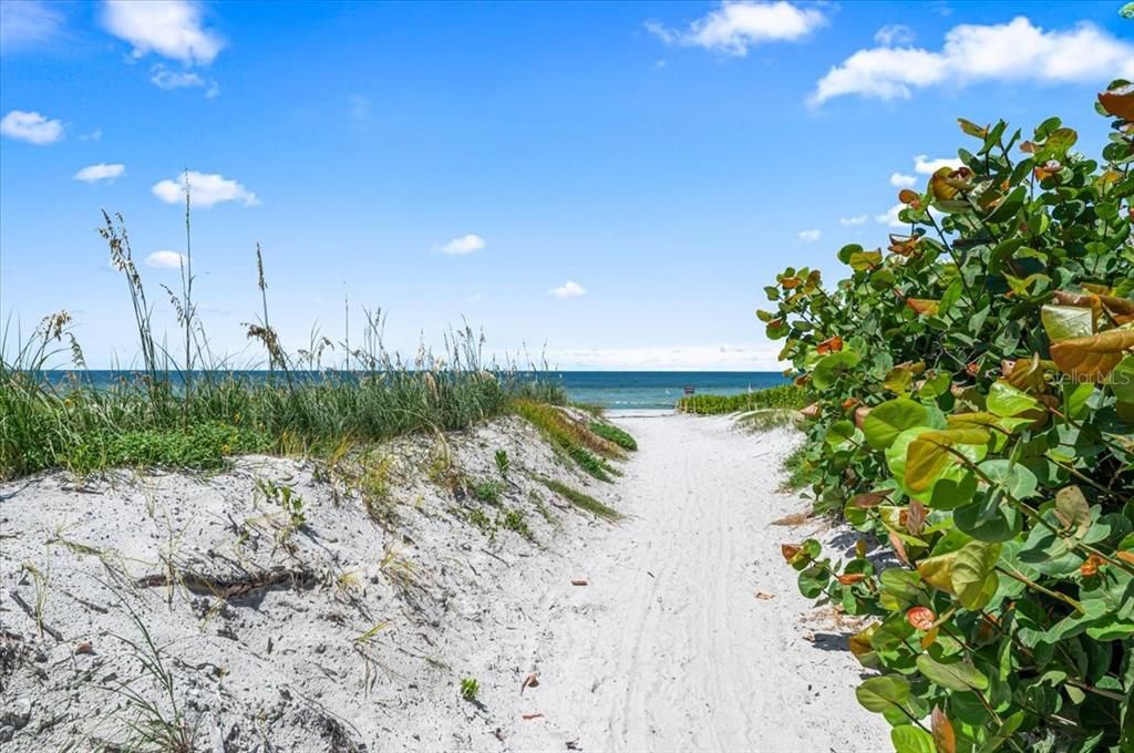 待售: $459,000 (2 贝兹, 2 浴室, 900 平方英尺)