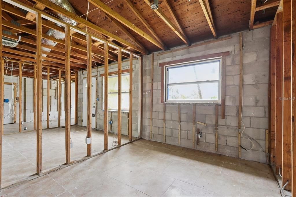 For Sale: $199,000 (3 beds, 2 baths, 1378 Square Feet)