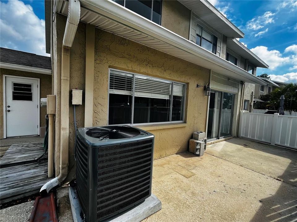 For Rent: $2,850 (4 beds, 2 baths, 1610 Square Feet)