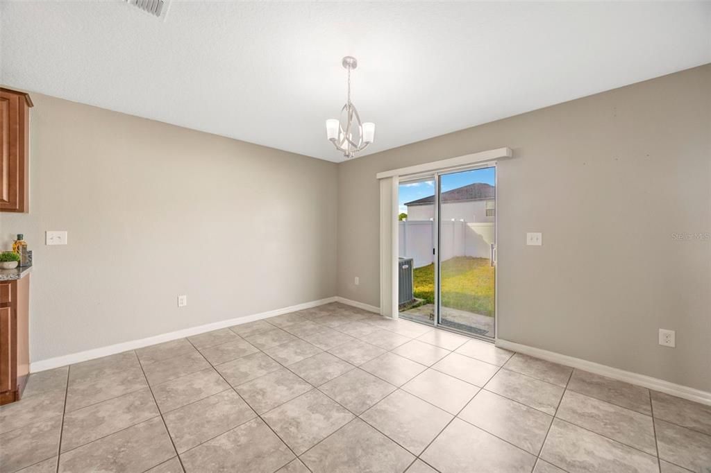 En Venta: $325,000 (4 camas, 2 baños, 1937 Pies cuadrados)