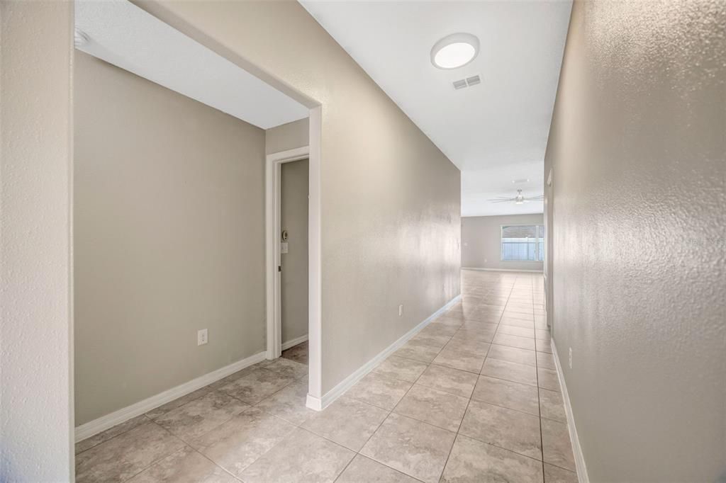 En Venta: $325,000 (4 camas, 2 baños, 1937 Pies cuadrados)