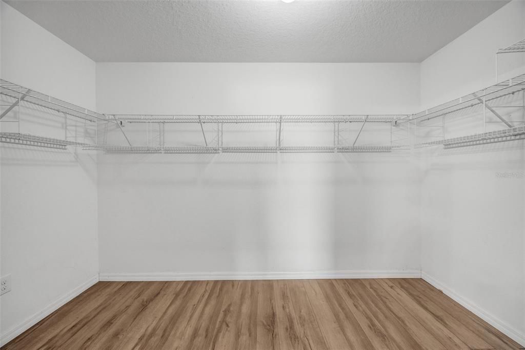 En Venta: $325,000 (4 camas, 2 baños, 1937 Pies cuadrados)