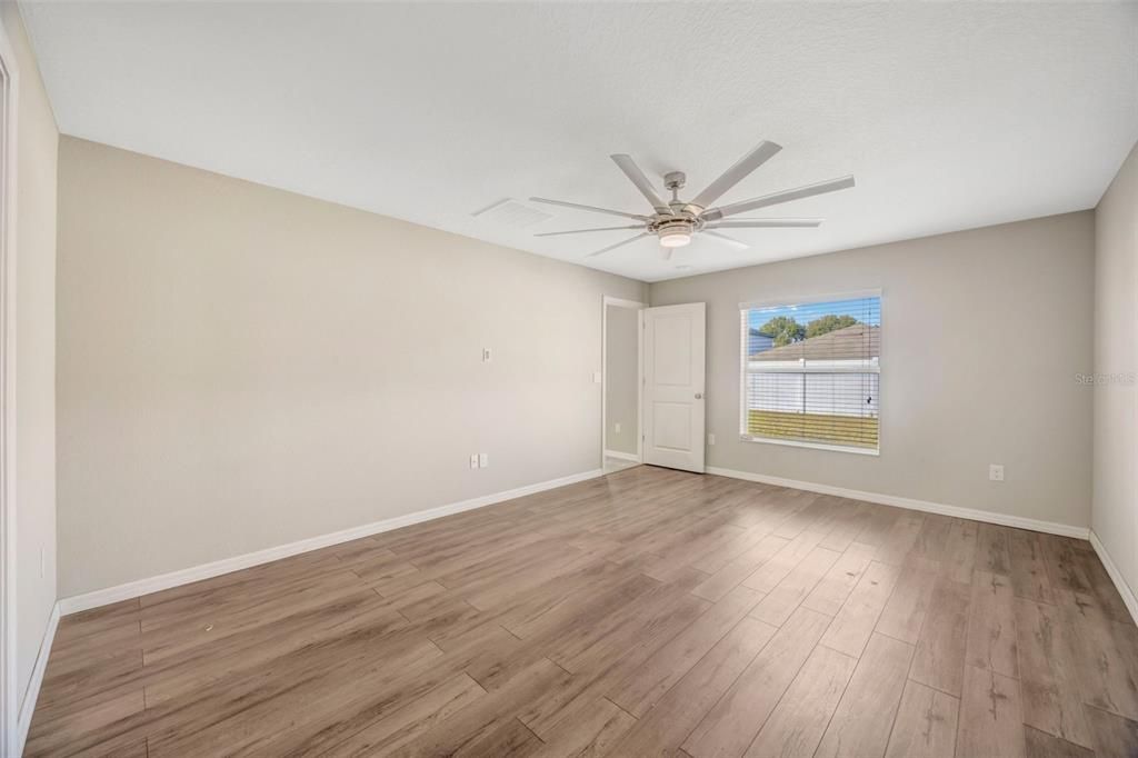 En Venta: $325,000 (4 camas, 2 baños, 1937 Pies cuadrados)