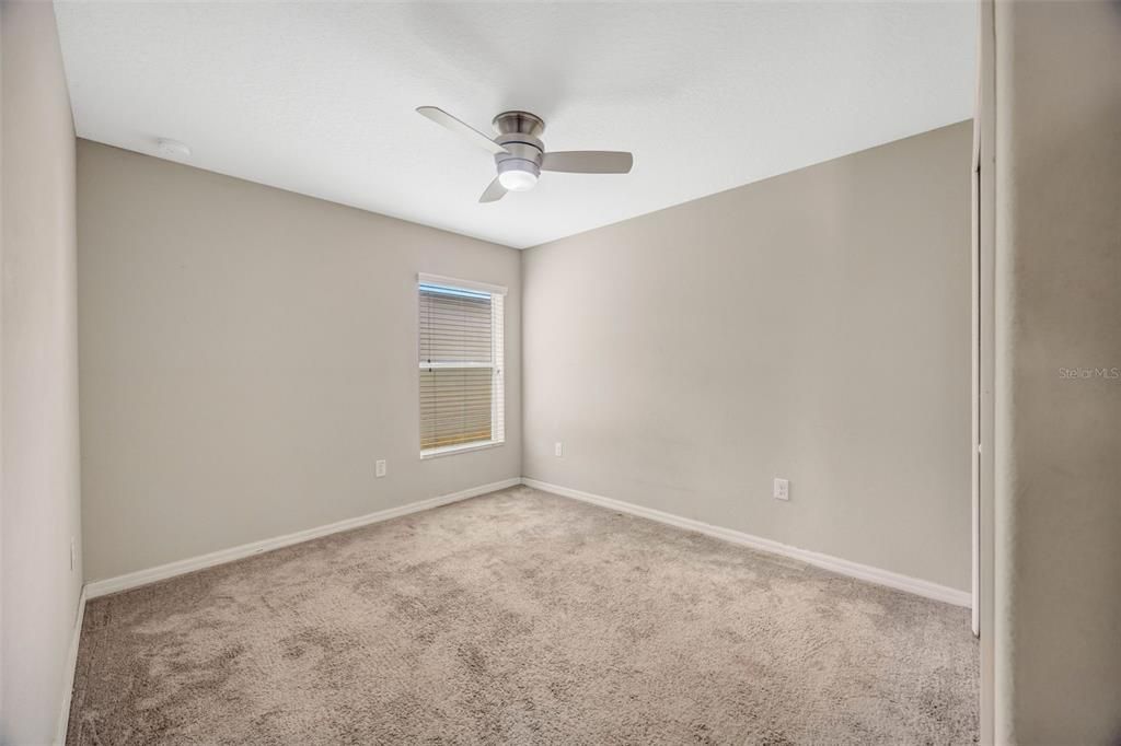 En Venta: $325,000 (4 camas, 2 baños, 1937 Pies cuadrados)