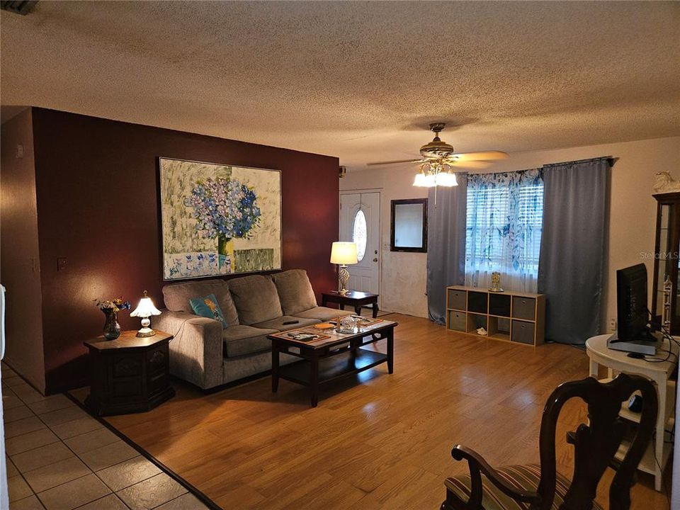 На продажу: $230,000 (3 спален, 2 ванн, 1511 Квадратных фут)