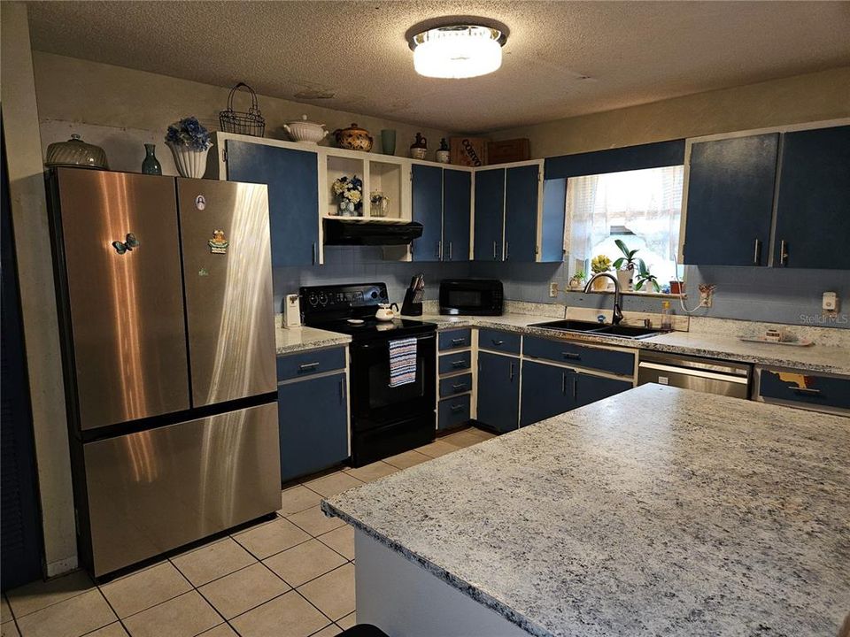 На продажу: $230,000 (3 спален, 2 ванн, 1511 Квадратных фут)