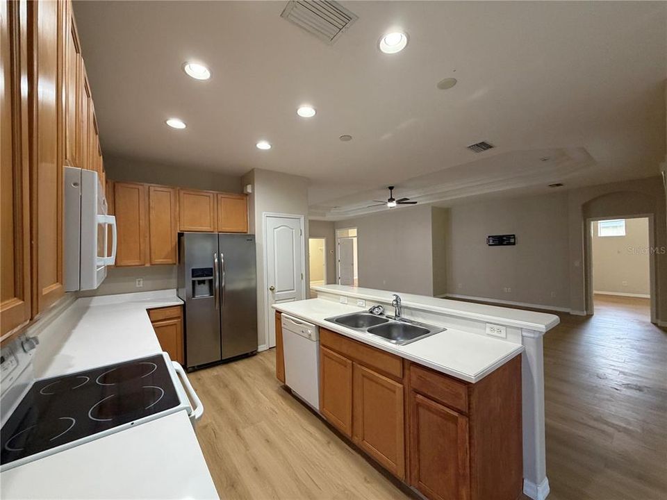 В аренду: $2,950 (4 спален, 2 ванн, 2123 Квадратных фут)