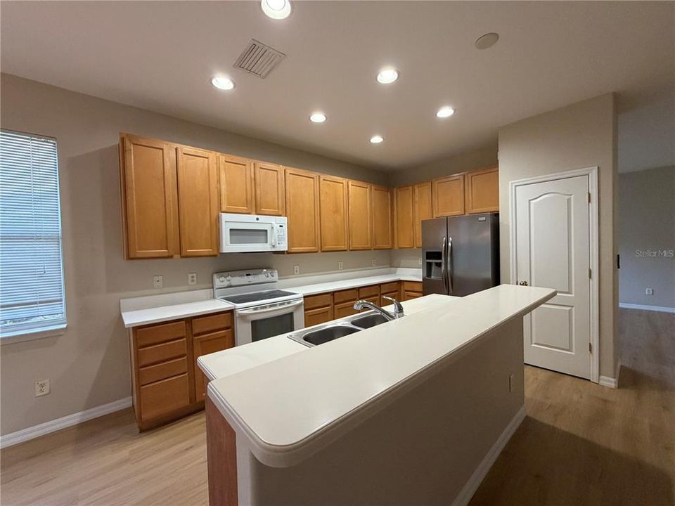 В аренду: $2,950 (4 спален, 2 ванн, 2123 Квадратных фут)