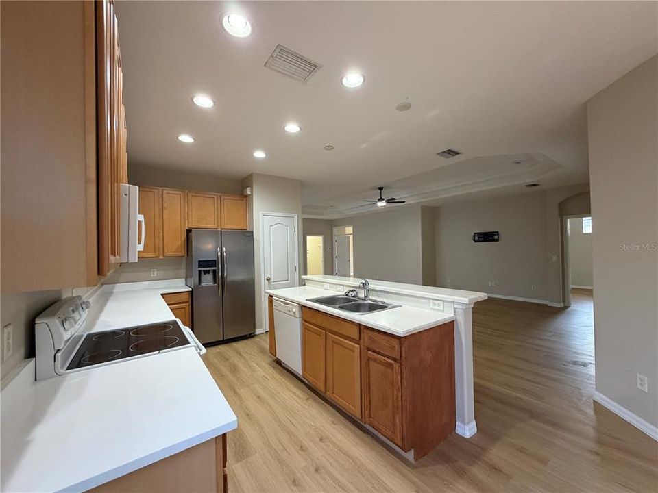 В аренду: $2,950 (4 спален, 2 ванн, 2123 Квадратных фут)