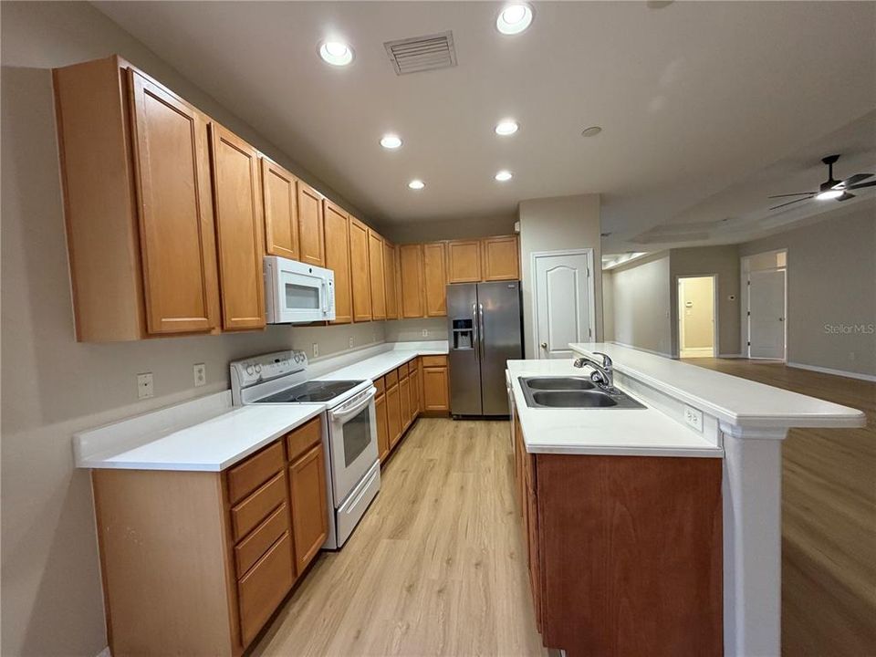 В аренду: $2,950 (4 спален, 2 ванн, 2123 Квадратных фут)