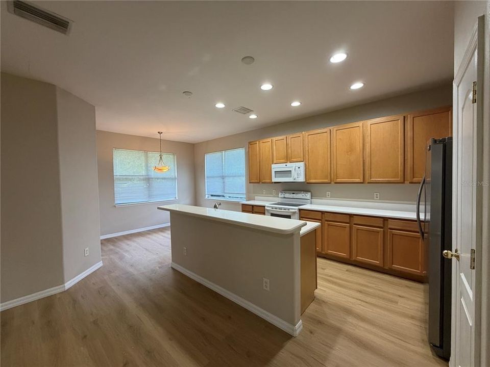 В аренду: $2,950 (4 спален, 2 ванн, 2123 Квадратных фут)