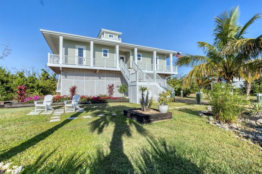 For Sale: $1,379,000 (3 beds, 2 baths, 2064 Square Feet)