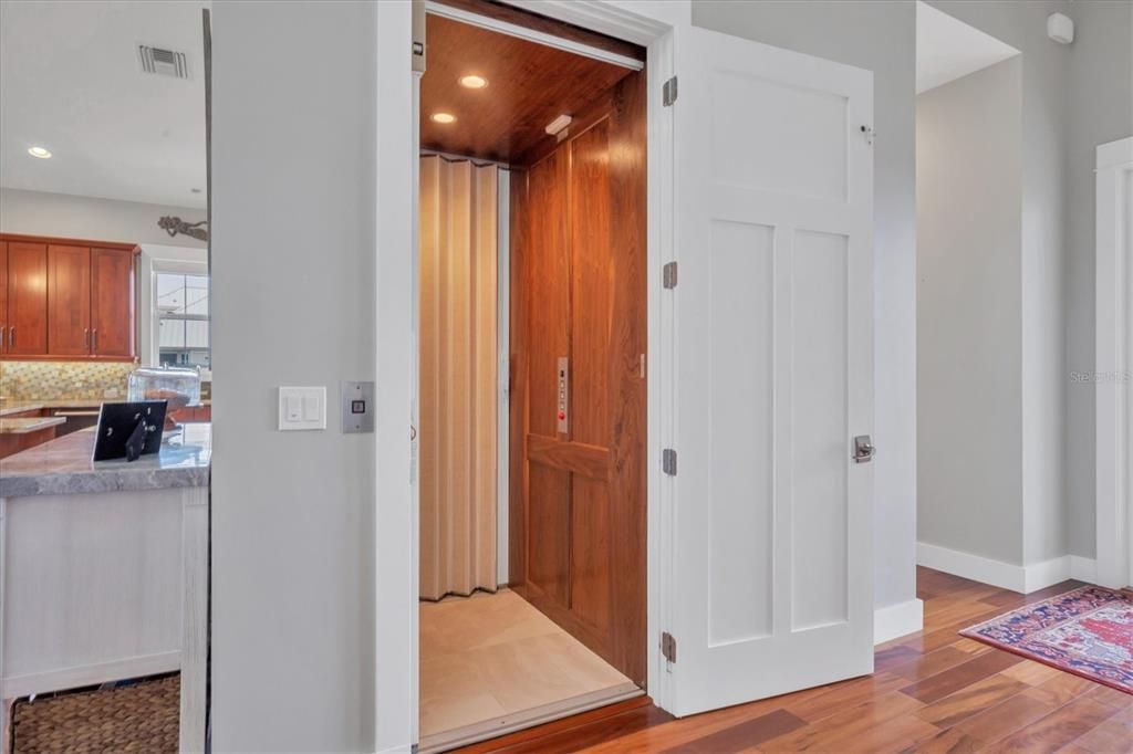 For Sale: $1,379,000 (3 beds, 2 baths, 2064 Square Feet)