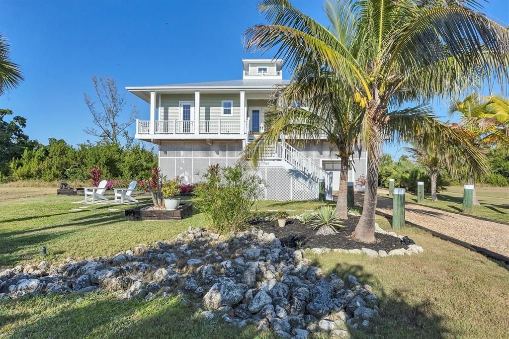 For Sale: $1,379,000 (3 beds, 2 baths, 2064 Square Feet)