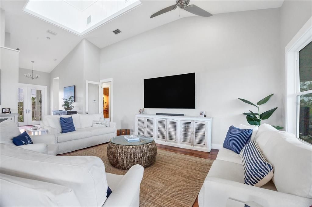 For Sale: $1,379,000 (3 beds, 2 baths, 2064 Square Feet)