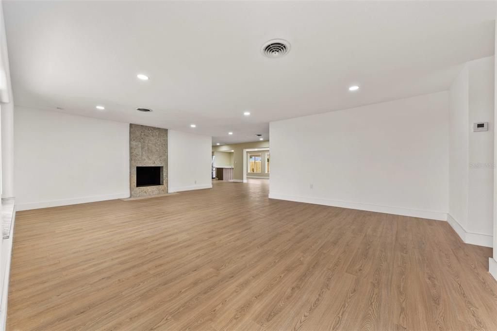 En Venta: $625,000 (4 camas, 2 baños, 2304 Pies cuadrados)