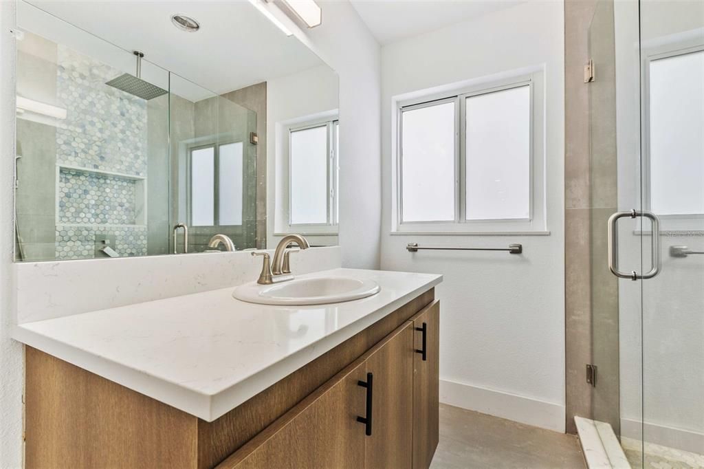 En Venta: $625,000 (4 camas, 2 baños, 2304 Pies cuadrados)