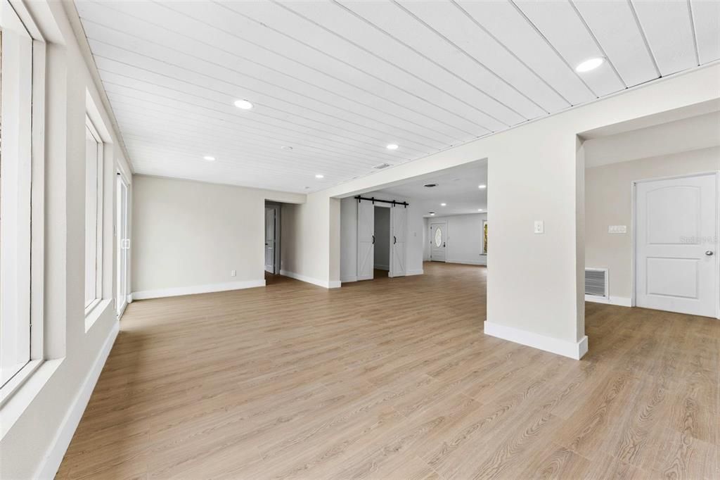 En Venta: $625,000 (4 camas, 2 baños, 2304 Pies cuadrados)