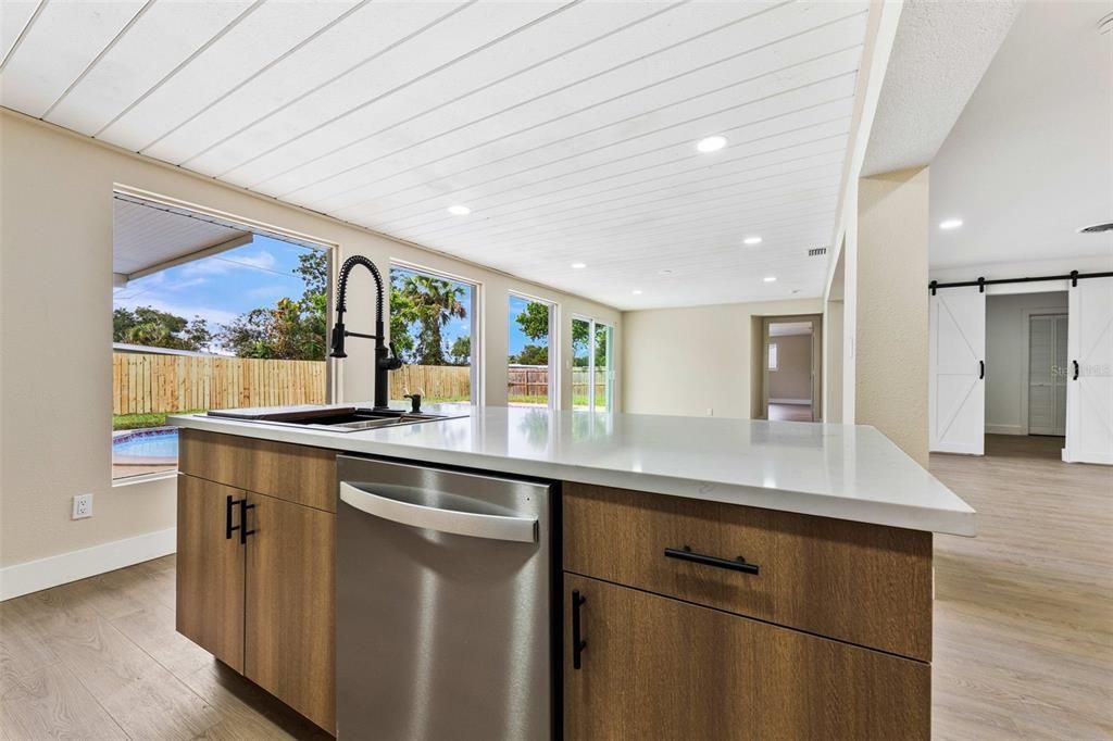 En Venta: $625,000 (4 camas, 2 baños, 2304 Pies cuadrados)