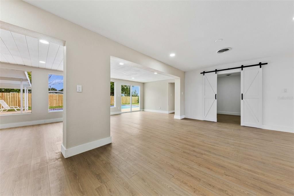 En Venta: $625,000 (4 camas, 2 baños, 2304 Pies cuadrados)