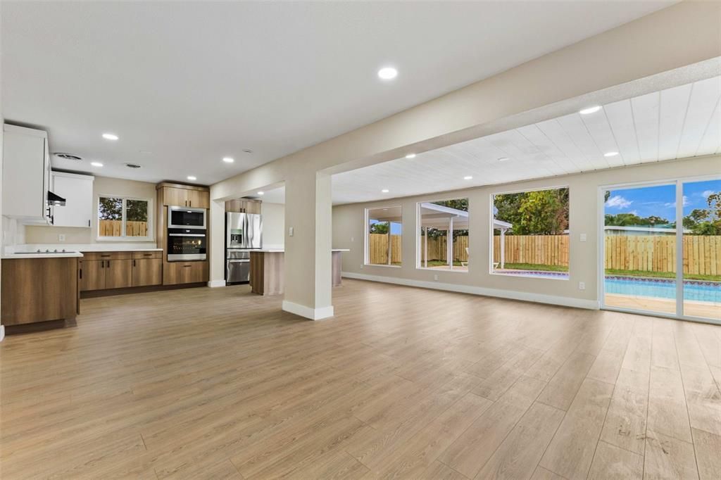 En Venta: $625,000 (4 camas, 2 baños, 2304 Pies cuadrados)