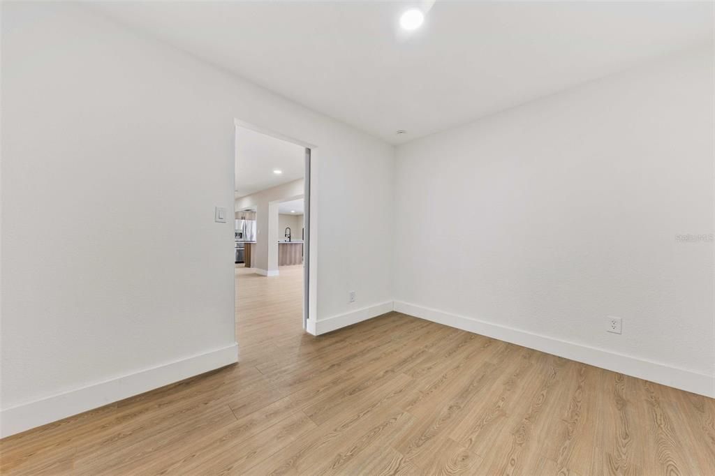 En Venta: $625,000 (4 camas, 2 baños, 2304 Pies cuadrados)