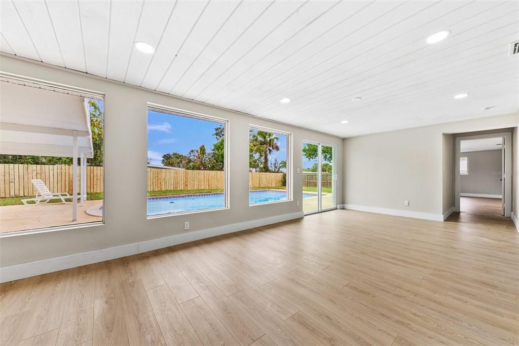 En Venta: $625,000 (4 camas, 2 baños, 2304 Pies cuadrados)