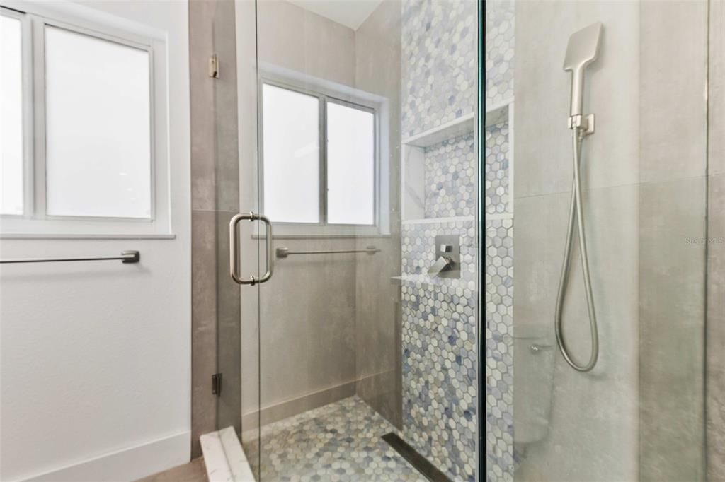 En Venta: $625,000 (4 camas, 2 baños, 2304 Pies cuadrados)