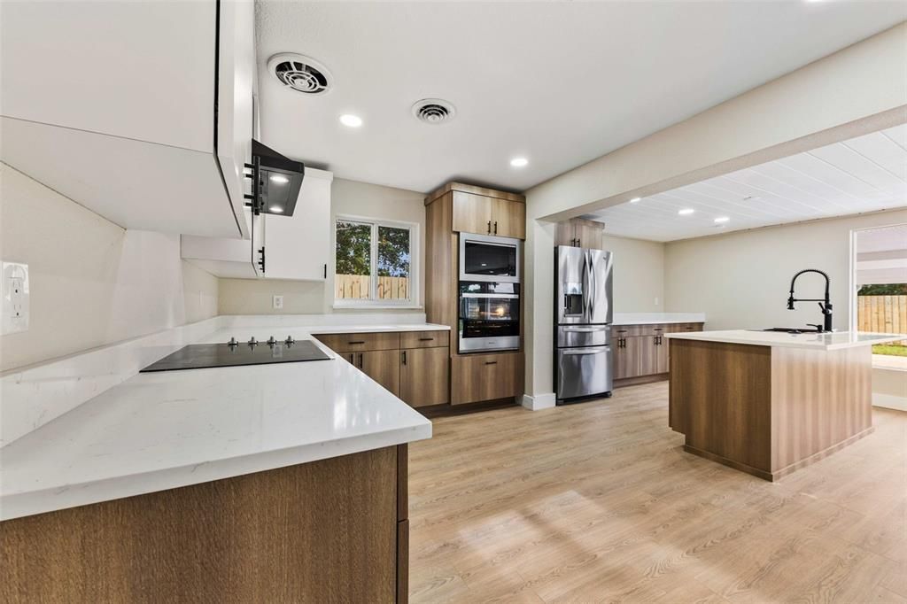 En Venta: $625,000 (4 camas, 2 baños, 2304 Pies cuadrados)