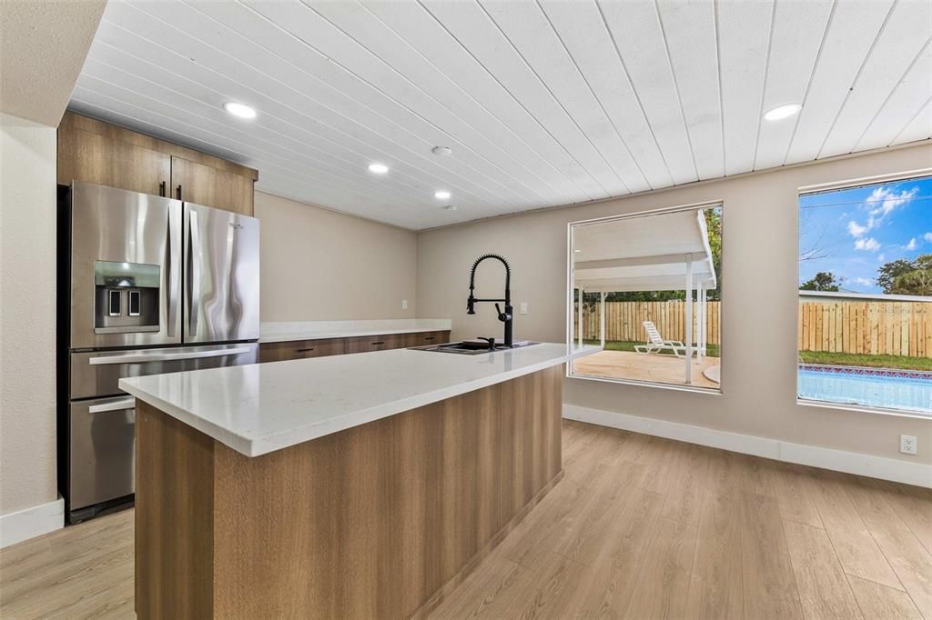 En Venta: $625,000 (4 camas, 2 baños, 2304 Pies cuadrados)