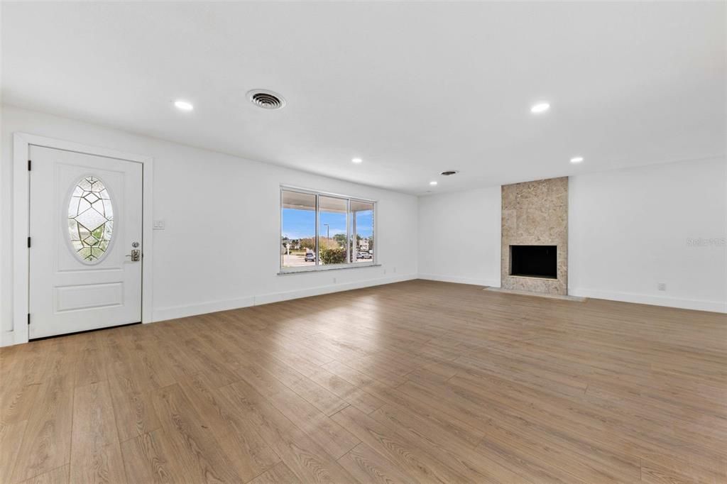 En Venta: $625,000 (4 camas, 2 baños, 2304 Pies cuadrados)