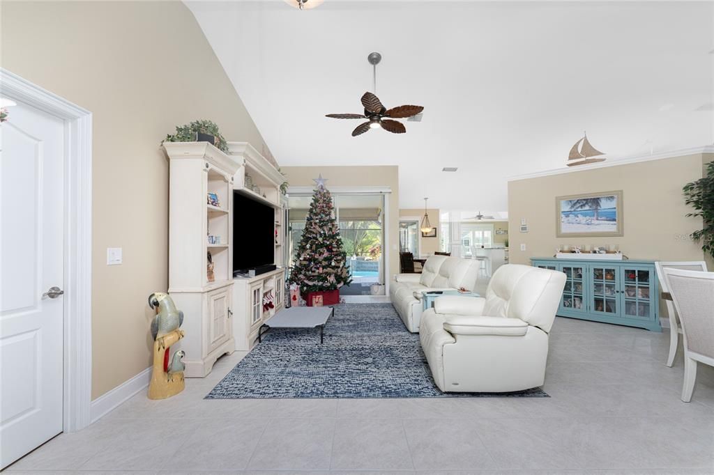 На продажу: $659,000 (3 спален, 2 ванн, 2086 Квадратных фут)