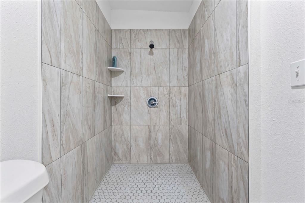 出租: $1,895 (4 贝兹, 3 浴室, 1175 平方英尺)