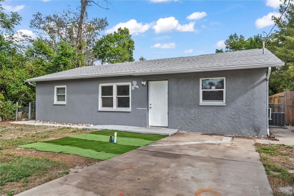 出租: $1,895 (4 贝兹, 3 浴室, 1175 平方英尺)