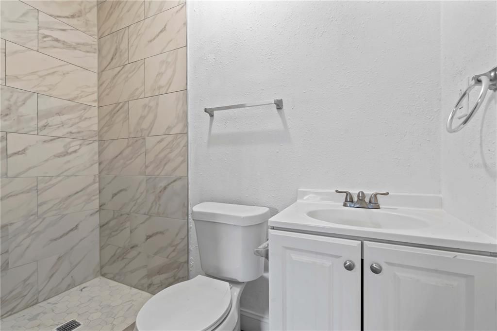 出租: $1,895 (4 贝兹, 3 浴室, 1175 平方英尺)