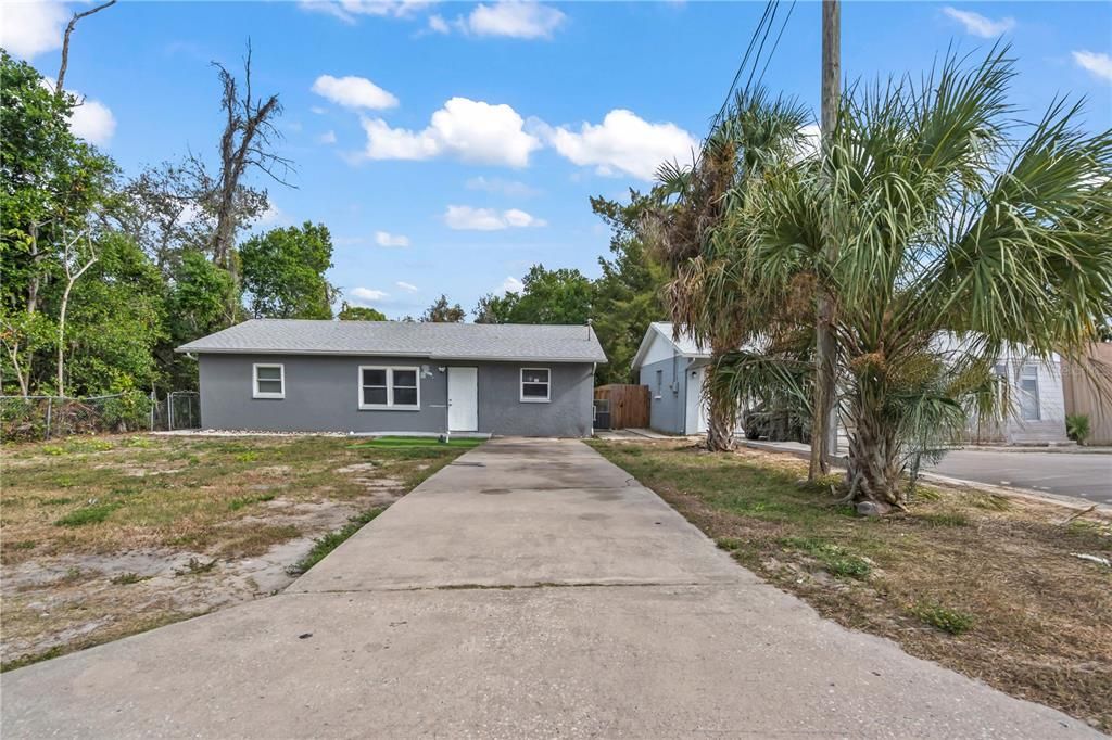 出租: $1,895 (4 贝兹, 3 浴室, 1175 平方英尺)