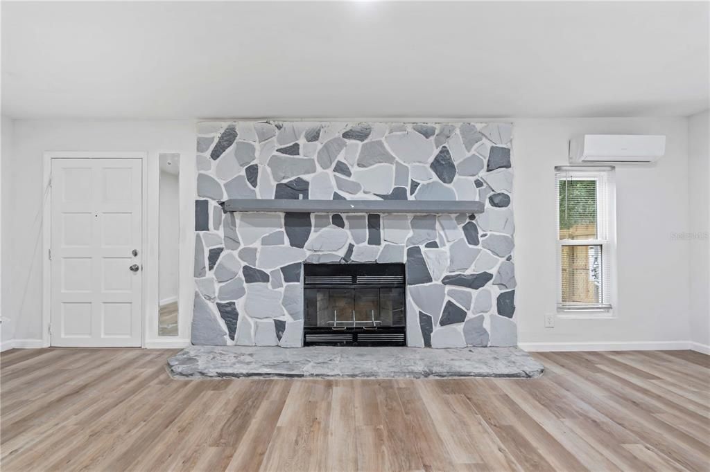 出租: $1,895 (4 贝兹, 3 浴室, 1175 平方英尺)