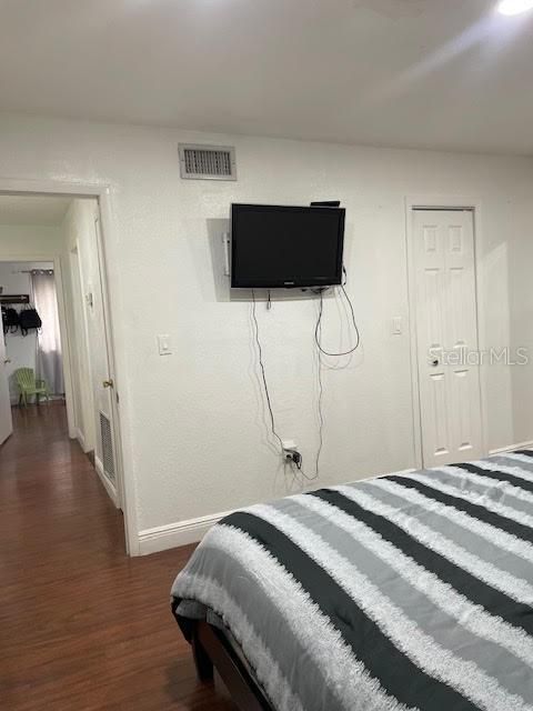 For Sale: $450,000 (2 beds, 1 baths, 1110 Square Feet)