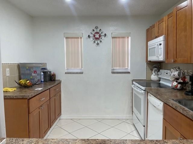 For Sale: $450,000 (2 beds, 1 baths, 1110 Square Feet)